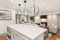 BRIGHT, Renovated, In the Heart of Aspen Walkable