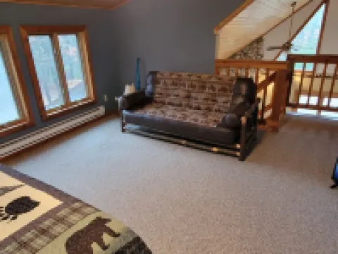 Lazy Bear Lodge family- friendly cabin near Lake Arbutus & Hatfield デューハーストのホテル