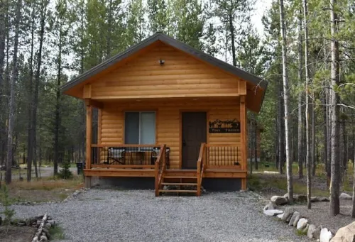 Tiny Timber-28 Miles to Yellowstone