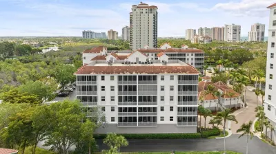 The Fitz - Stylish 3Br, 2Ba with pool.  Walk to beach. Great views. 임페리얼 스퀘어 쇼핑센터 주변 호텔