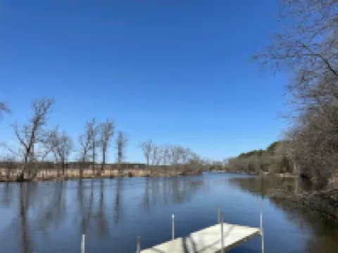RiverFront Cottage>Private Pier>Firepit & Wildlife Hotels in Green Lake County