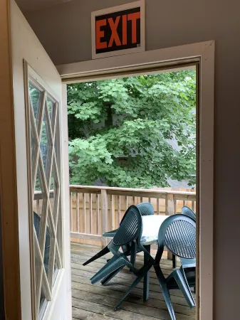 Perfect location for a Pictured Rocks adventure. Snowmobiles & trailers welcome.