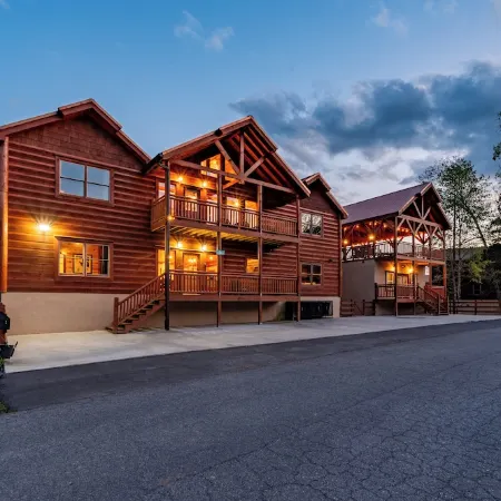 Luxury Lodge~Sleeps 22~Heated Pool~2 Hot Tubs~Game Room