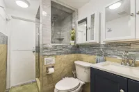 Amazing 4 BDRM 2 Bath Home With Breathtaking  Views! Hotel dekat Bonita Golf Club