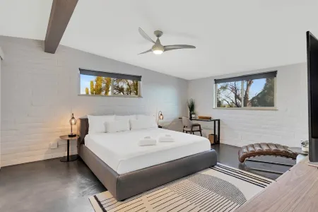 The Bellini: Views, Pool, Style! Отели рядом с достопримечательностью «Tucson Clay Co-Op»