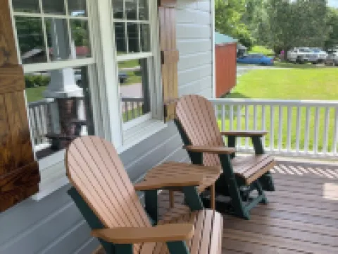 Recently updated Park Street Cottage with garage in Downtown Greeneville, TN. Hoteles en Greeneville