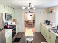 Zen Midcentury-Art Deco Hideaway Hotels in Concord