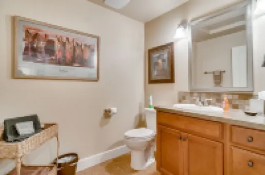 5 Star, 1 Level, Downtown, Quiet, Great View, Walk, Cozy, Pet Friendly, Enjoy!