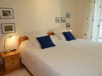 Bright and friendly apartment with comfortable amenities near the beach.