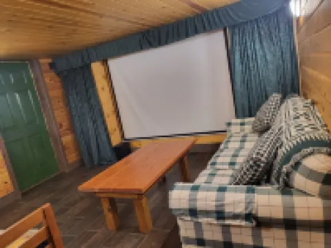 Charming lake cabin located next to Racoon State Park. 帕克縣酒店