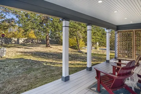 Chef's Kitchen, Salish Sea View, EV Charger: This is The Cottage on Cedar Street