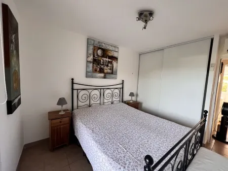 Logement Tout Confort Dans Résidence Avec Piscine Отели в г. Проприано