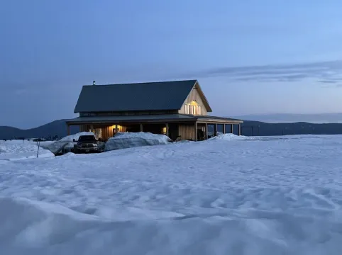 Brand new Cabin! Hot tub, fire pit, large porch, space for families, views.
