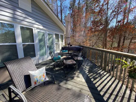 Uncork, Unwind, Relax @ this family & pet friendly Lake home #2 Отели рядом с достопримечательностью «Toccoa Falls»