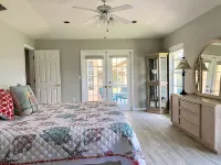 Relax at Southern Exposure in Auburndale with a Pool & 76 Acre Private Lake.