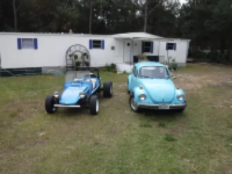 Hippie Head Hotel sweet Homosassa skies are blue Pets stay free too!