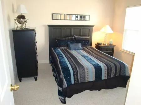 6105 Towers! Quiet! Elevators, indoor pool. Oct-May Travel Nurses welcome!!