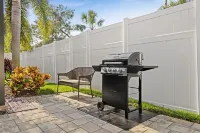 Immaculate Heated Pool & Spa Villa-Awesome Amenities-6 Min to Beach