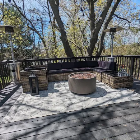 Comfy and cozy 4-bedroom minutes to SU, Hospitals, and downtown Syracuse Hotels in Syracuse