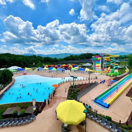 25% Off ~ Sauna, HotTub, Music, Games, Pets, 6TVs, FirePit, FullKitchen