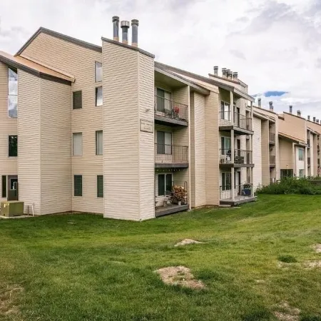 1 bedroom + loft bedroom just off Giant Steps lift