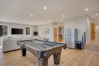 Lake Harmony Access - Swim/Beach, Arcade, Firepit, Outdoor Griddle, 8Min to Ski - 4-Star