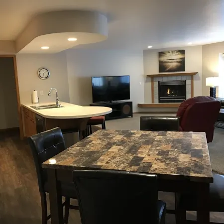5th Steele Place, LLC - Downtown Algoma Condos: Overnight or Extended Stays