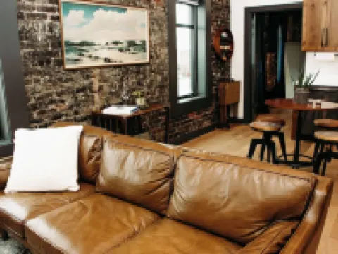 The Aaron is a charming 2-bedroom/ 2 bathroom apartment. Hotels in Grayson County