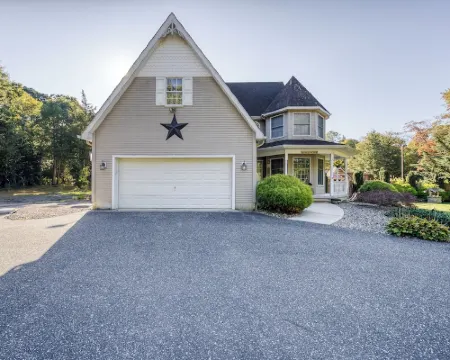 ClubDivot - A Modern Farm Style  Home with Pool and Backyard Bar Hoteles en Vineland