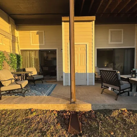 Perfect Lakeside Getaway - Renovated condo with ALL the amenities + Laundry!
