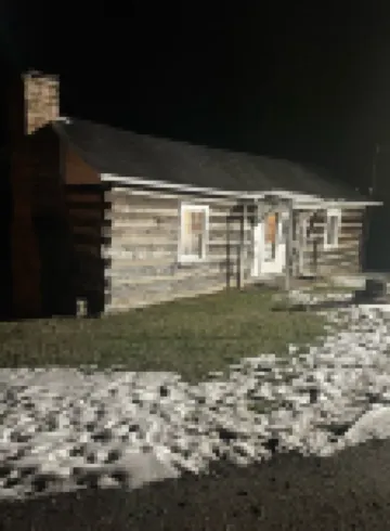 Rustic Cabin minutes from New River Gorge National Park and downtown Oak Hill.