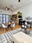 Gorgeous loft in historic building near HPU, restaurants, shops. Hotels in Brownwood