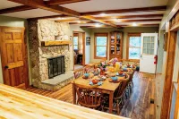 Fantastic 4-Season Cabin at Baxter Lake - Sleeps 8 -  Dog Friendly Hotels in Strafford County
