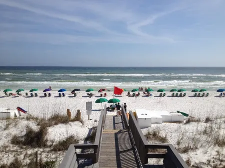 5 Bedroom/3 Bath Emerald Coast Beach Cottage in gated resort community