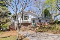 Stylish North Shore Suite - perfect location Hotels near Tennessee Aquarium