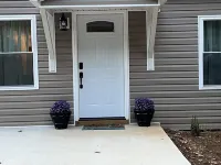 Cozy Cottage / Writers Retreat  . Nestled in the woods . Private Hotels in Happy Creek