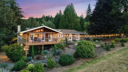 Hidden Haven - A Secluded Luxury Retreat in Willamette Valley