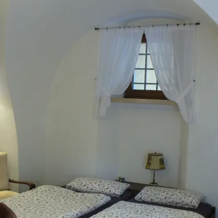 House in the paradise garden above v. Gargnano for individuals u. Children