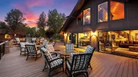 Elevated Getaway in the Pines—Pickleball, Porch Views & Endless Fun