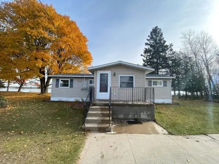 Hideaway on Little Bay - close to boat launch, beach, restaurants and more