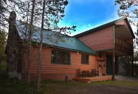 Spacious 5 Bedroom / 4 Bath Cabin + Loft, 25 mins from Yellowstone, Sleeps 18 - 3 星級