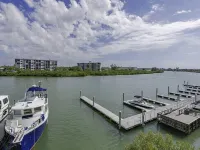 Summer Bliss Beach Condo: Steps to Irb Shores & Splash Harbour Water Park!
