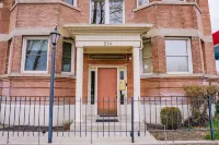 Classy downtown condo