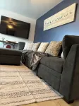 Charming 2-bedroom house with Feather Theme , WiFi in excellent Aurora