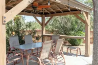 Over 3,000 Feet of Desert Oasis-Perfect for Friends & Family. Free Tesla Charger