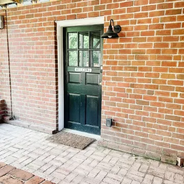 Steps to Lane and VT Campus Cozy 2 Bed/2 Bath Blacksburg Apartment
