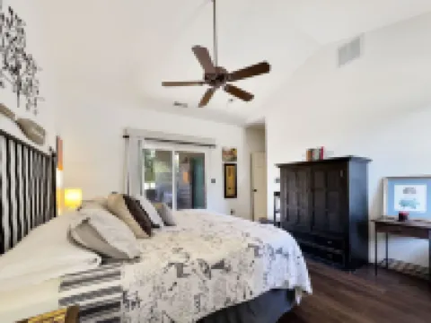 Cozy cottage inside the Premier Old Kinderhook Golf Resort