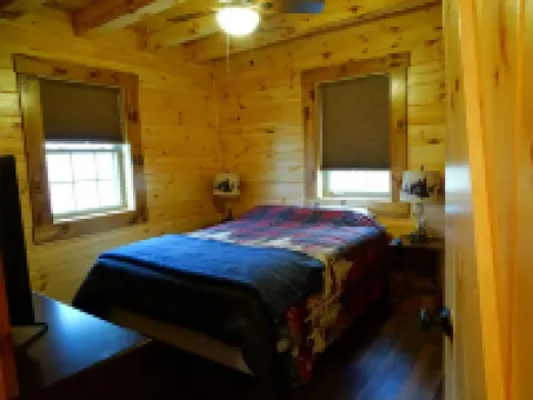 Cabin near Saxton/Raystown KOA and minutes from Trough Creek and Raystown Lake.