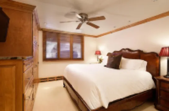 Pet Friendly & Luxurious 3 bedroom Aspen Condo