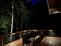 Modern Mountain Chalet Minutes from Skiing & Attractions